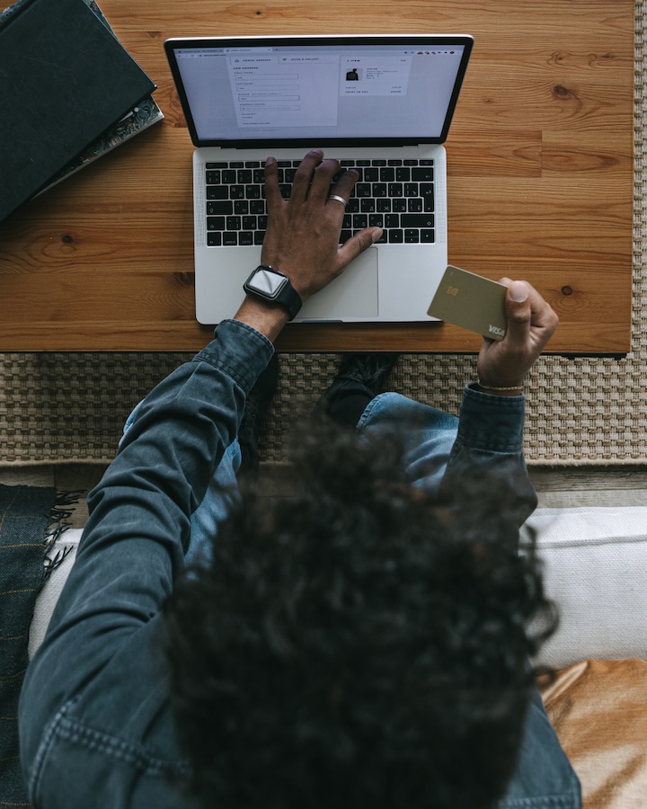 Checking out online with computer using card